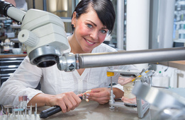 Zahntechnikermeister im Bildungszentrum des Handwerks Dresden